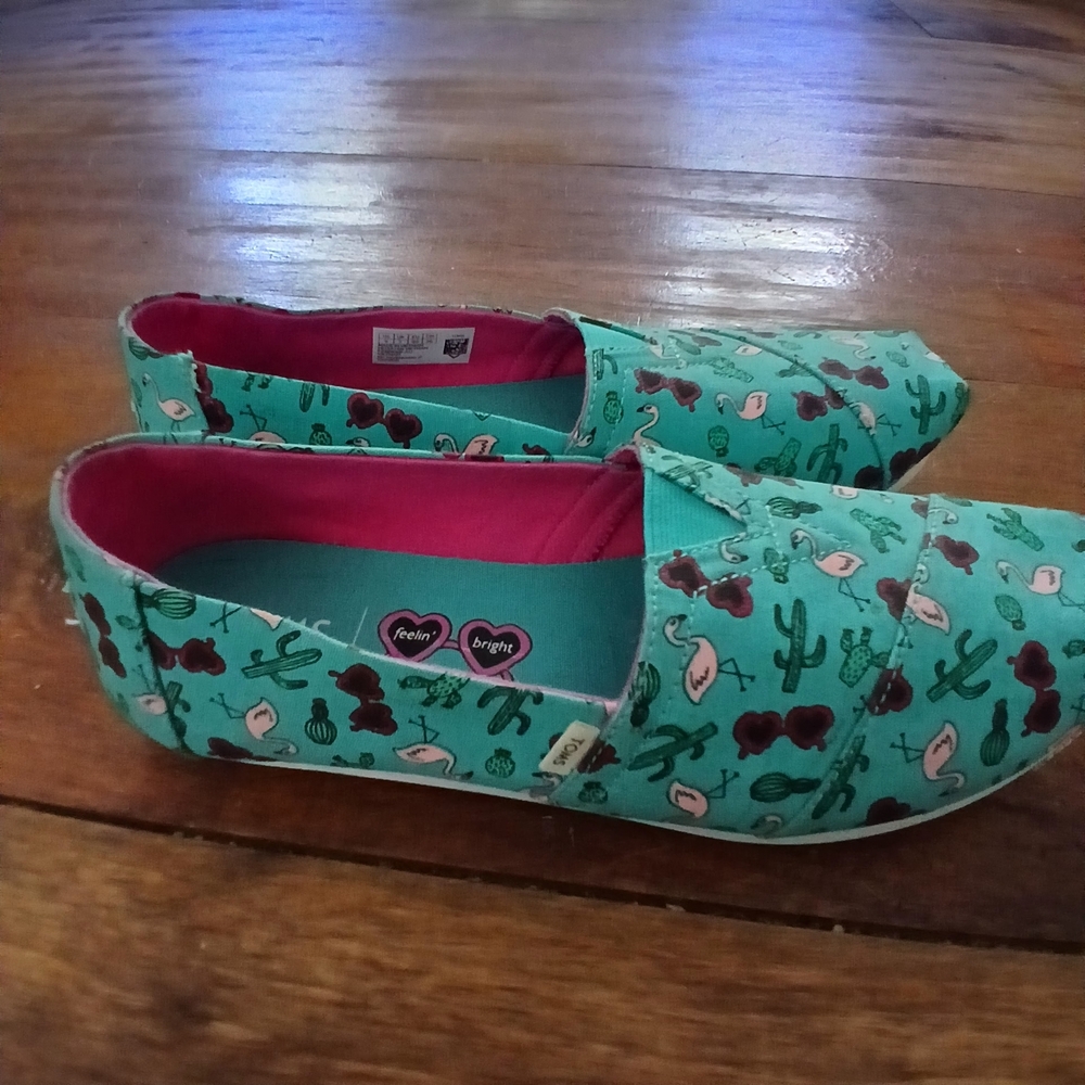 TOMS Women's Green Flamingo Print Shoes Espadrilles Size 9 - Picture 2 of 7